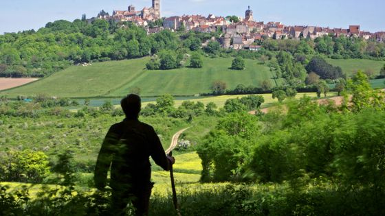 Un pélerin sur le chemin de Saint-Jacques de Compostelle ©AFP - EDOUARD ROUSSEL