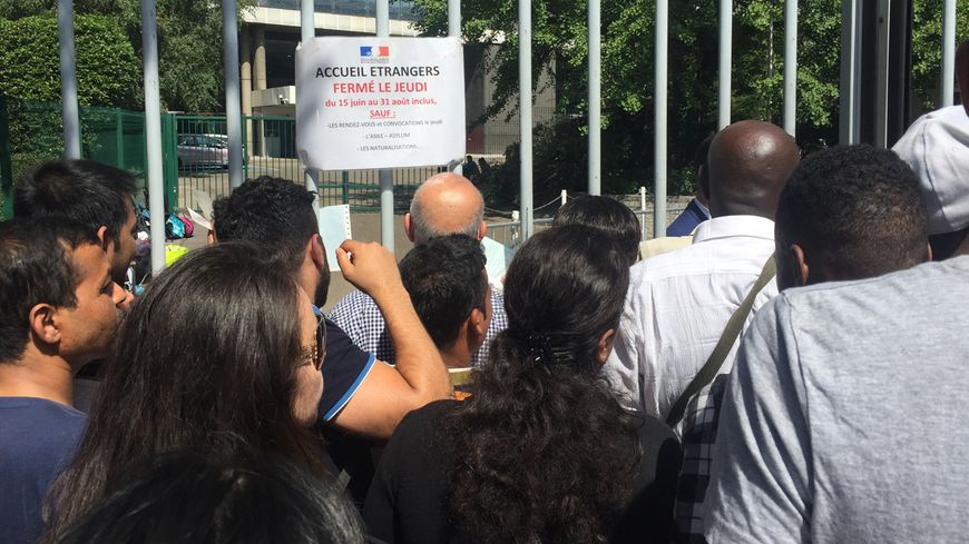 Accueil des étrangers à la préfecture de Nanterre