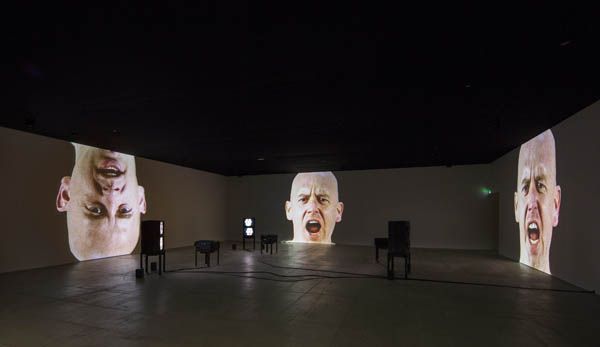 Bruce Nauman Anthro/Socio (Rinde Facing Camera) 1991 Installation vidéo Potomac, Maryland, Glenstone Museum