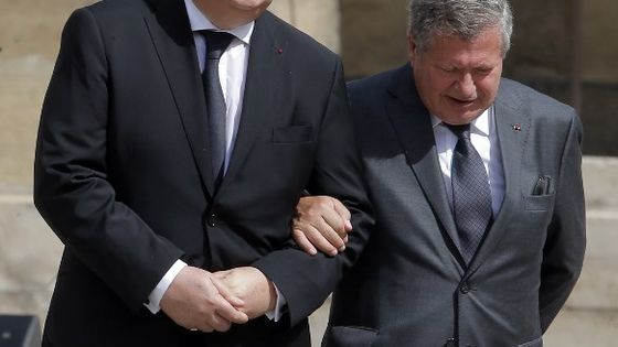 Pierre-François et Jean Veil, deux des trois fils de Simone Veil, lors de l'hommage national aux Invalides ©AFP - MICHEL EULER / POOL / AFP
