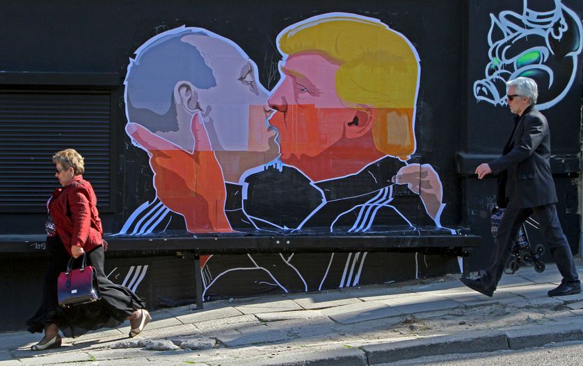 Dessin représentant Poutine et Trump dans une rue de Vilnius en Lituanie