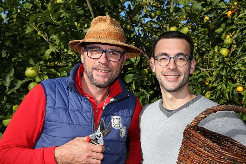 Laurent (a gauche) et Adrien, agrumiculteurs de père en fils