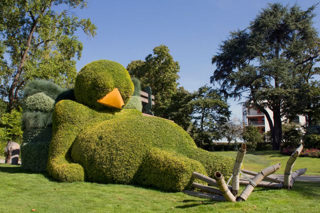 Le poussin dormeur de Claude Ponti se découvre dans les allées du Jardin des Plantes