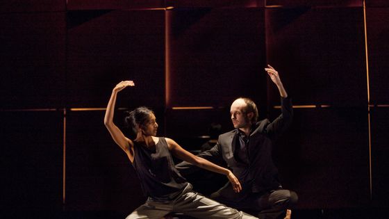 Shantala Shivalingappa et Sidi Larbi Cherkaoui dans "Play" - © Koen Broos / Festival Paris l’été