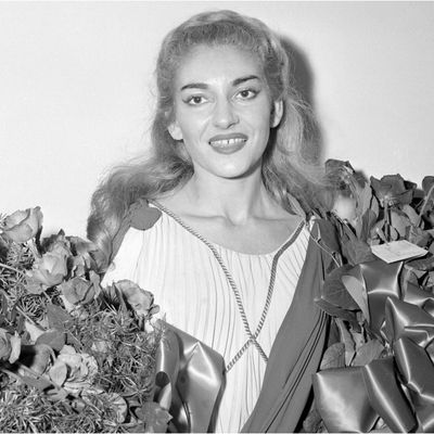 En novembre 1954, à Chicago... Maria Callas, à l'issue d'une représentation de Norma, de Bellini.