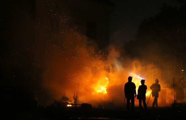 A Biguglia, en Corse, les flammes menacent des habitations qui ont été évacuées