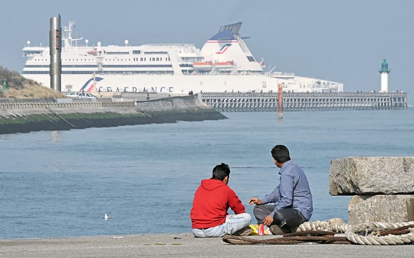 Des migrants afghans à Calais en 2009.
