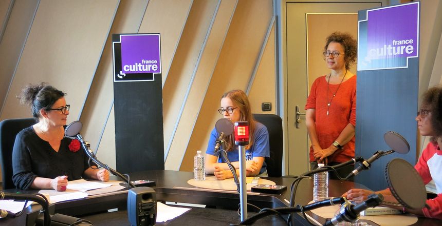 France Culture, studio 152... Les jeunes du club de lecture Lekri Dezados en Seine-Saint-Denis, Aline Pailler & Valérie Beaugier ( de g. à d.)