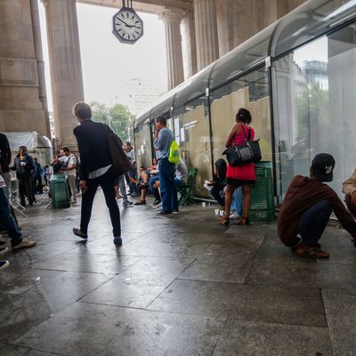 Réfugiés d' Érythrée et de Syrie à la gare centrale de Milan - juin 2015