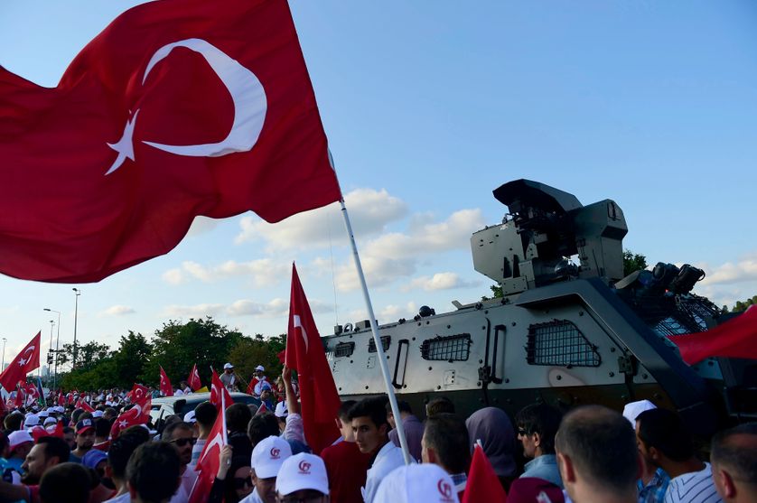 Le 15 juillet 2017 à Istanbul sur le pont des martyrs lors de la commémoration du coup d'état manqué. Les autorités turques ont fait du 15 juillet un jour férié pour célébrer "la démocratie et l'unité"