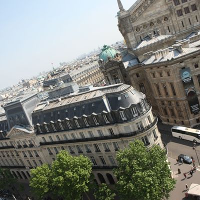 Paris, quartier haussmannien avec vue sur l'Opéra Garnier