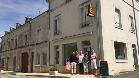 Une quinzaine d'habitants de Jaulnay se relaient pour tenir la boulangerie du village. ©Radio France - Caroline Pomes