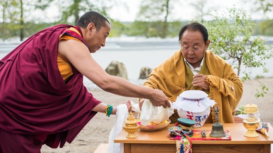 Sogyal Rinpoché, l'un des artisans de la popularisation du bouddhisme en occident, rattrapé par un scandale ©AFP - DPA / Patrick PLEUL