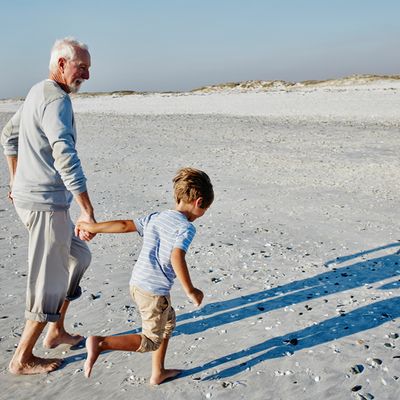 Un grand-père et son petit-fils : deux perceptions du temps différentes