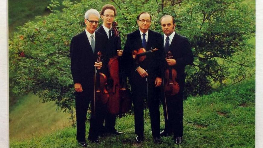 Walter Levin (deuxième en partant de la droite) accompagné des autres membres du Quatuor LaSalle