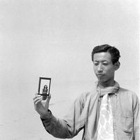 Shoji Ueda Portrait sur les dunes, vers 1950
