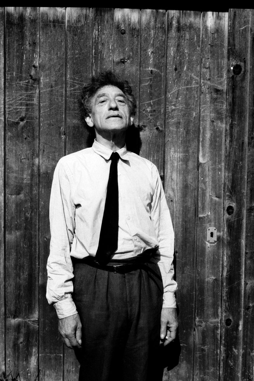 Alberto Giacometti (1901-1966) pendant l’été 1963 dans sa maison-atelier a Stampa (canton des Grisons) en Suisse.