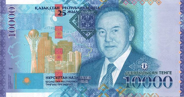Au Kazakhstan, Nazarbaïev a voulu des billets de banque à son effigie. Ils se sont arrachés et se vendent cinq fois leur prix...