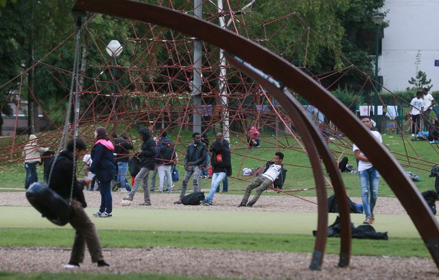 Les migrants passent leurs journées au parc Maximilien de Bruxelles