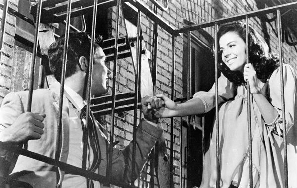 Richard Beymer et Natalie Wood dans les rôles de Tony et Maria