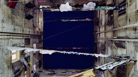 Marie Bovo, "Cour intérieure, 17 février 2009", Tirage ilfochrome marouflé sur aluminium, 120 x 152 cm