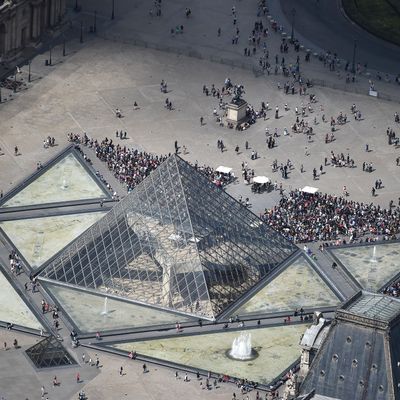 Pyramide du Louvre, vue aérienne.