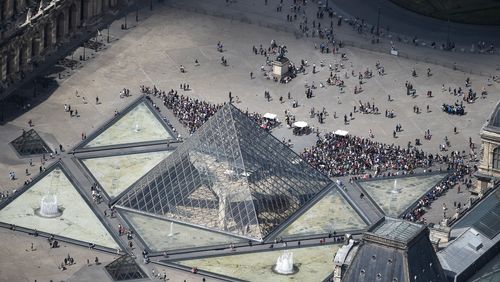 1989 : inauguration de la Pyramide du Louvre