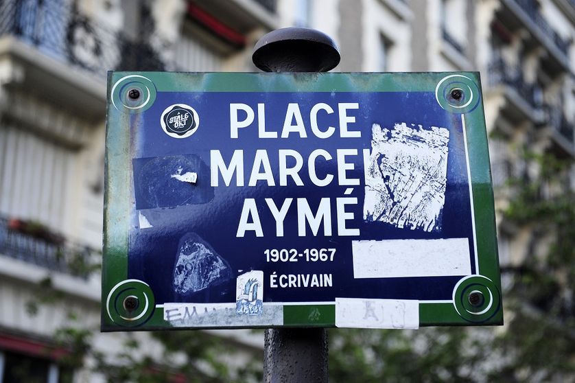 Plaque de la place Marcel Aymé à Montmartre, Paris.