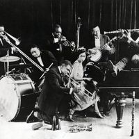 Le trompettiste Louis Armstrong avec le King Oliver's Creole Jazz Band à Chicago en 1923