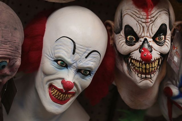 Masques (assez effrayants disons-le) de clowns