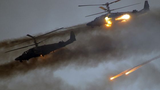 Des hélicoptères participent aux exercices conjoints russo-biélorusses Zapad-2017 (Ouest-2017) dans un terrain d'entraînement près de la ville de Borisov, le 20 septembre 2017. ©AFP - SERGEI GAPON