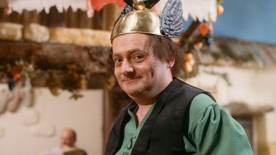 René Goscinny sur le tournage de la fiction "Deux Romains en Gaule" réalisée par Pierre Tchernia en 1967 - Georges Galmiche, INA