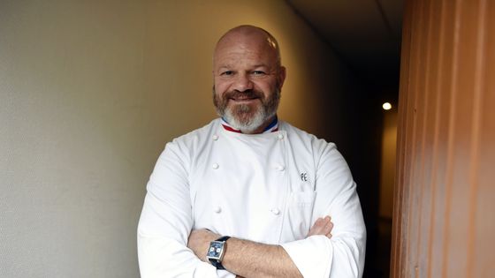 Le Chef cuisinier Philippe ETCHEBEST au commande de l'émission de M6 "Cauchemar en cuisine" ©Maxppp - NCY