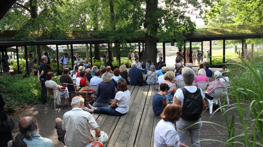 Après le concert, des rencontres avec les artistes sont organisées pour parler musique, programmation, orchestre...