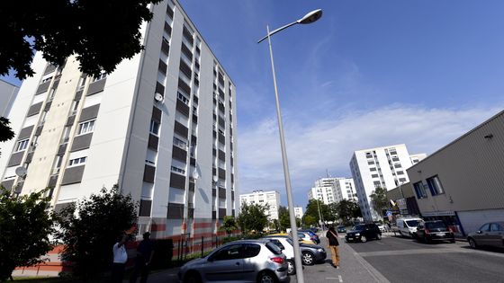 La réforme pourrait passer par une baisse des APL qui pose la question de l'avenir du parc HLM ©Maxppp - Alexandre Marchi