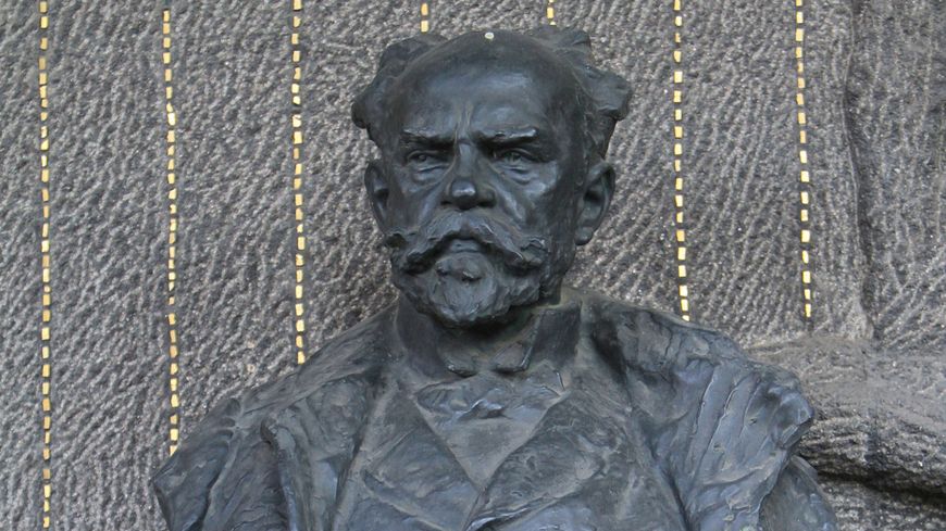 Statue sur la tombe d'Antonín Dvořák