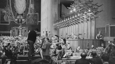 Benjamin Britten et Meredith Davis en répétition du War Requiem dans la Cathédrale de Coventry (1962) © Erich Auerbach