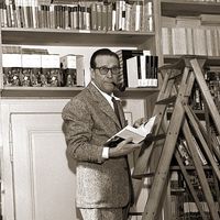 Portrait de Georges Simenon (1909 - 1989) au Chateau d'Echandens, en 1963.