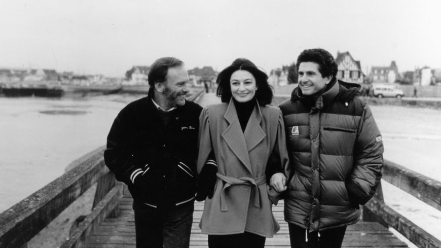 Jean-Louis Trintignant, Anouk Aimée et Claude Lelouch sur le tournage d'"Un homme et une femme" (1966).