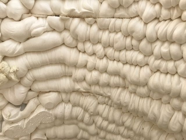 Un des murs en polyuréthane de la maison réalisé par l'imprimante