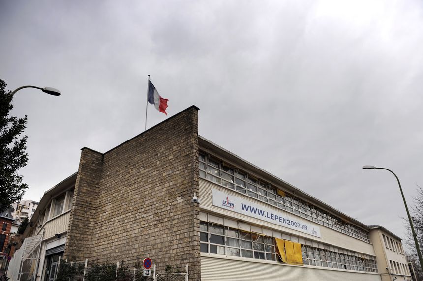 Le paquebot, siège du FN, à Saint-Cloud, en 2008.