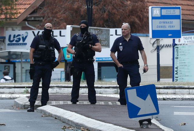 Opération de police à Villejuif après la découverte d'un "petit laboratoire"