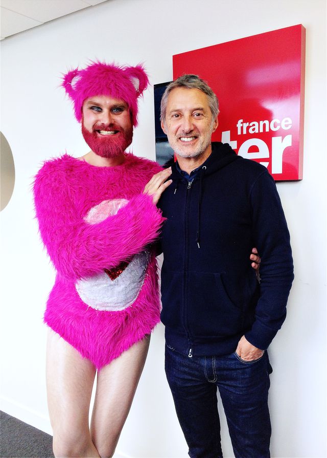 Mlle Etienne et Antoine de Caunes