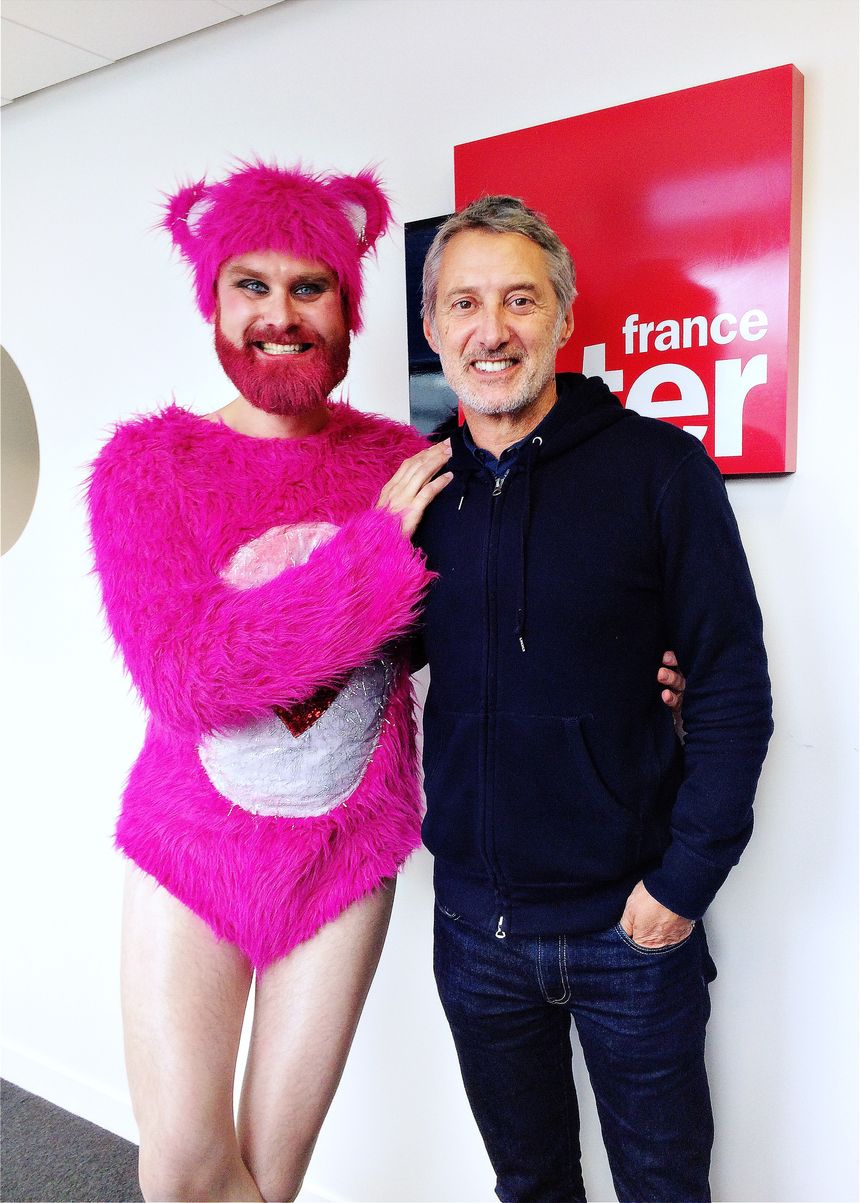 Mlle Etienne et Antoine de Caunes