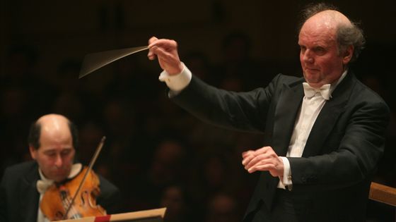 Marek Janowski dirigeant le l'Orchestre Symphonique de Boston dans la 9ème symphonie de Beethoven au Carnegie Hall (6/03/2006) ©Getty - Hiroyuki Ito