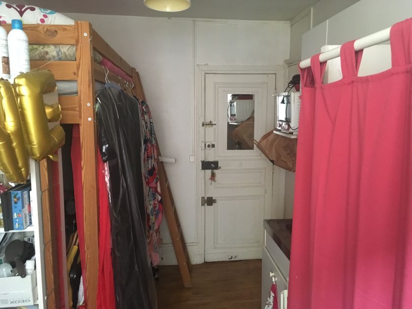 Jeanne paye 400 euros ce 9m2 dans Paris.