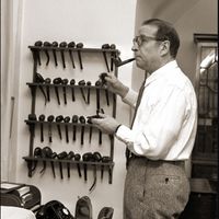 Portrait de Georges Simenon (1909 - 1989) au Château d'Echandens, 1963.