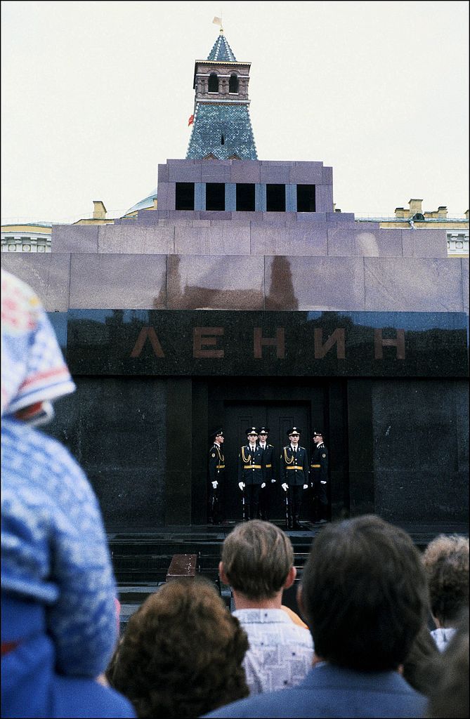 Daily life in Moscou, Russia in August, 1990 - Change of the guard at Lenin's mausoleum.