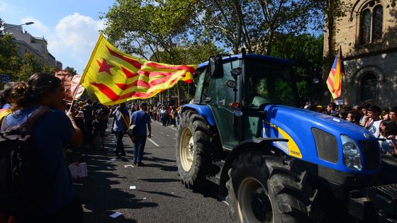 Manifestation de soutien au référundum organisée par les agriculteurs catalans à Barcelone le 29/09/2017 ©AFP - CITIZENSIDE / Sergi Escribano / Citizenside