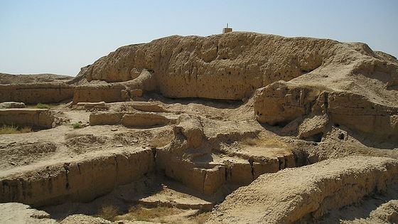 Ziggourat, hautes terrasses, près du palais de Mari - Wikicommons/Heretiq